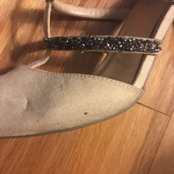 Gorgeous Beaded Guess Shoes - Picture 3 of 6